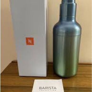 Nespresso Barista in blue green